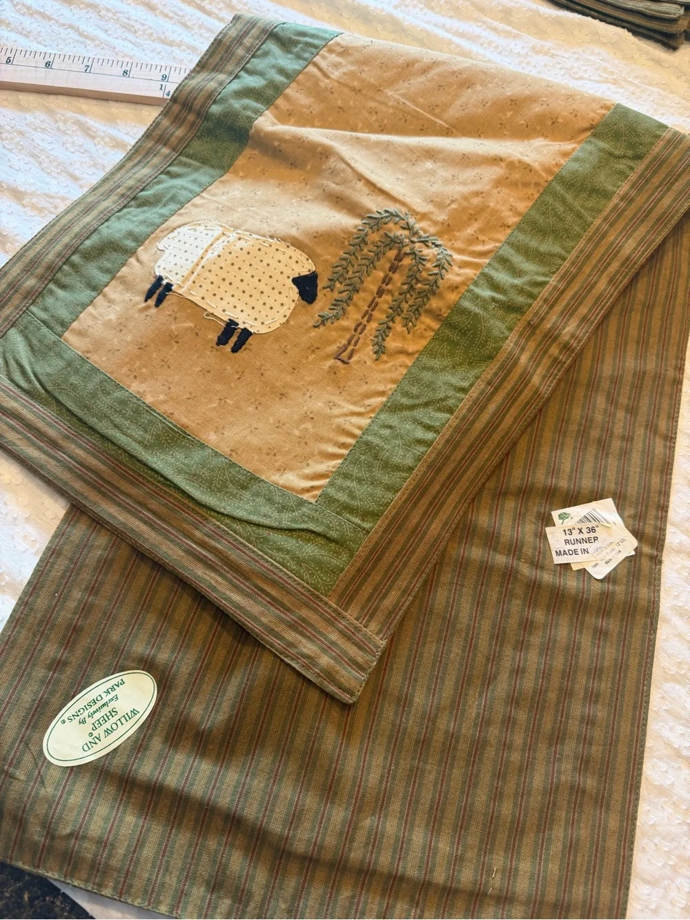 Primitive table runner  Green and Tan Sheep Appliqué Bottoms